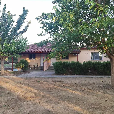 Romvi Village * Amaliada