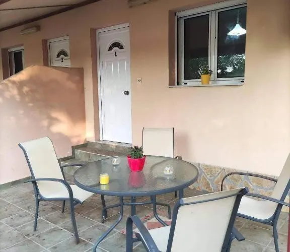 Romvi Village Amaliada