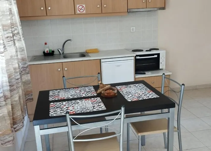 Romvi Village Amaliada